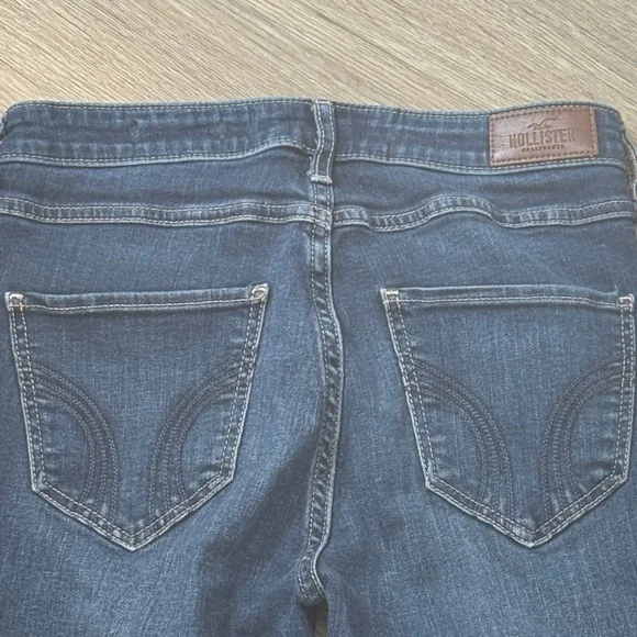 Women's Distressed Hollister Blue Jeans - Picture 6 of 6